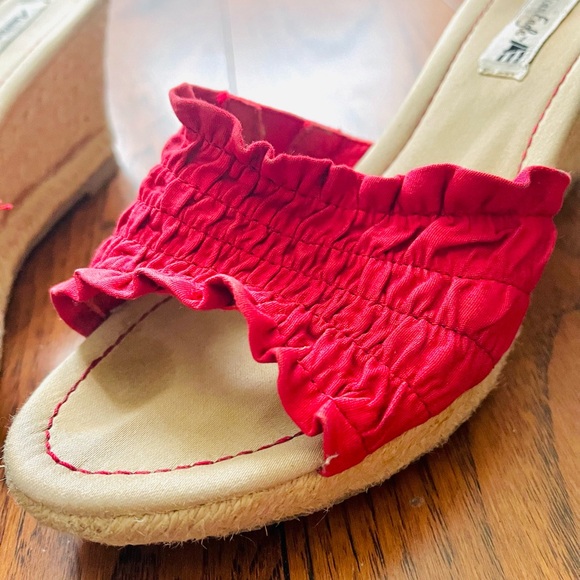 American Eagle Red Tucker Wedge Sandal Heels, 8 - Picture 5 of 6